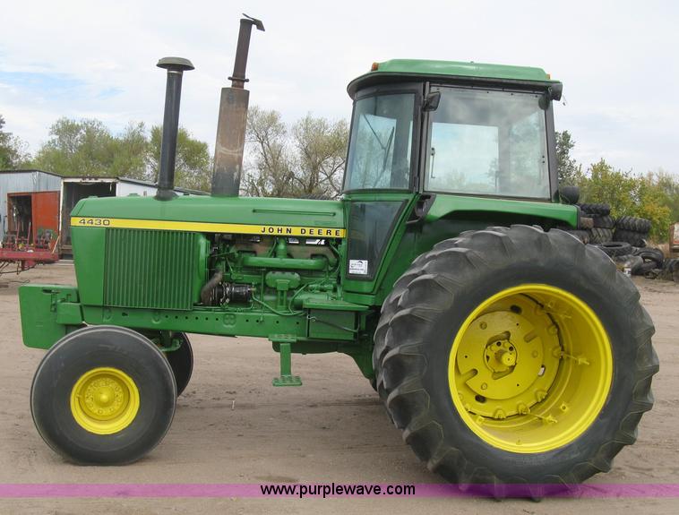 image for item H9418 1975 John Deere 4430 tractor