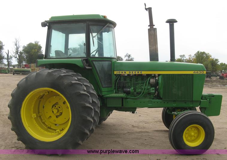 image for item H9418 1975 John Deere 4430 tractor