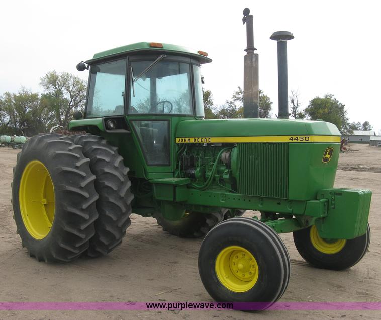 image for item H9418 1975 John Deere 4430 tractor