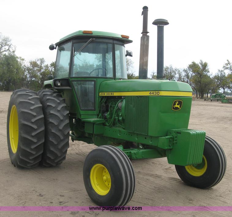 image for item H9418 1975 John Deere 4430 tractor