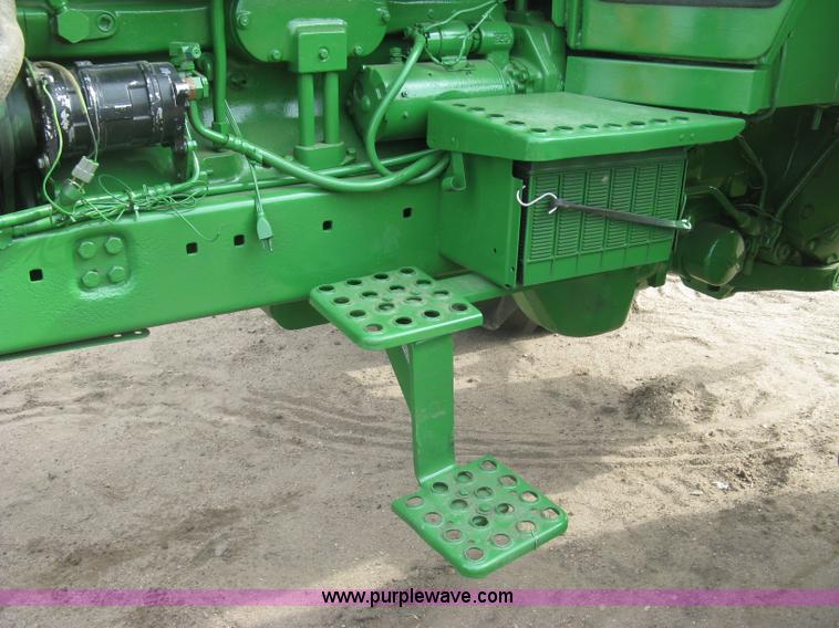 image for item H9418 1975 John Deere 4430 tractor