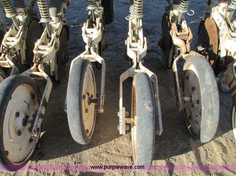 Marliss grain drill in Kinsley, KS | Item H9423 sold | Purple Wave