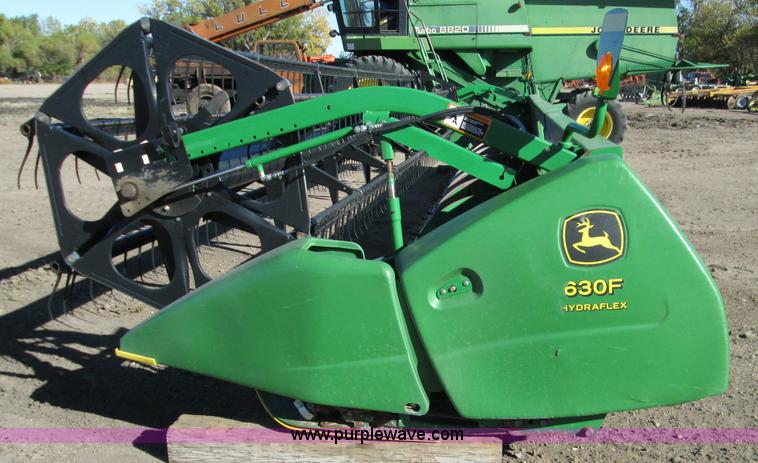image for item H9424 2004 John Deere 630F HydraFlex platform header
