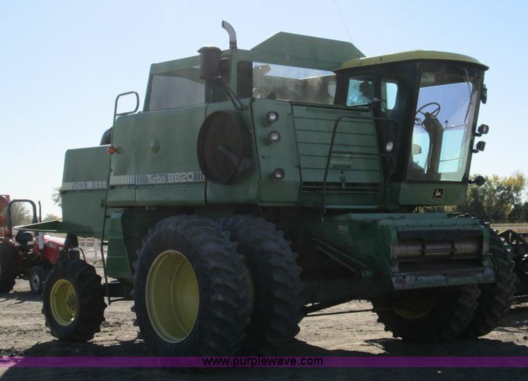 image for item H9425 1983 John Deere 8820 Turbo combine
