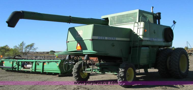 image for item H9425 1983 John Deere 8820 Turbo combine