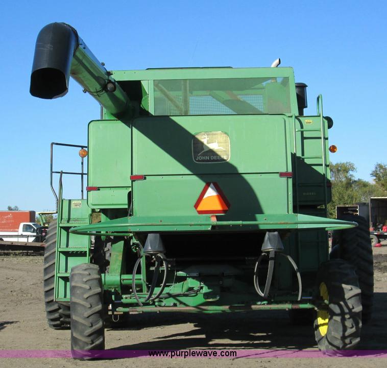 image for item H9425 1983 John Deere 8820 Turbo combine