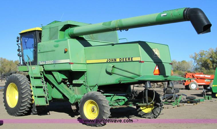 image for item H9425 1983 John Deere 8820 Turbo combine
