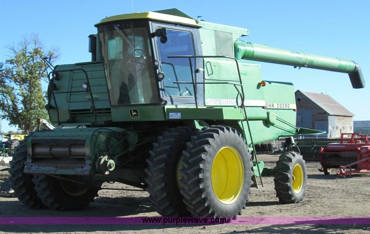 image for item H9425 1983 John Deere 8820 Turbo combine
