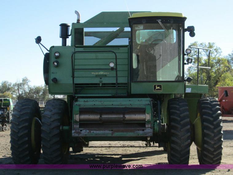 image for item H9425 1983 John Deere 8820 Turbo combine