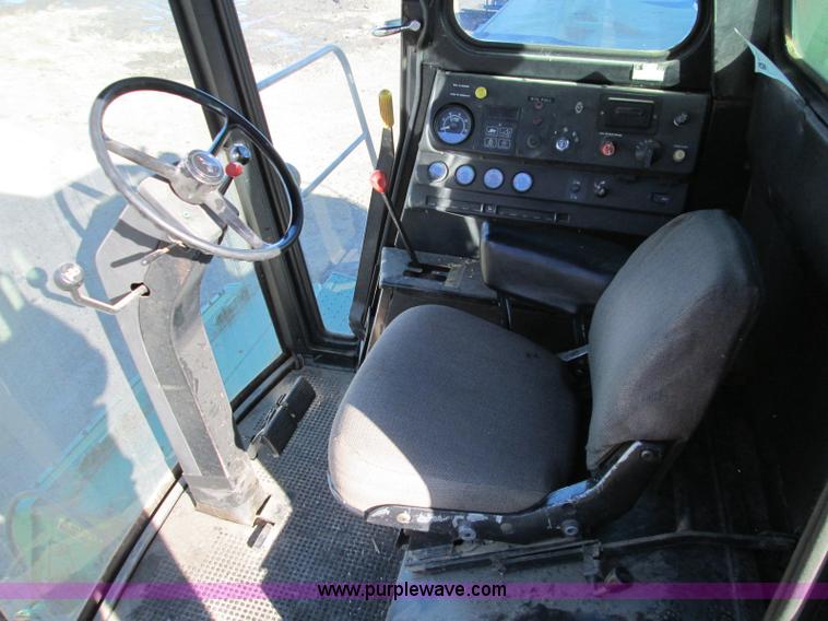 image for item H9425 1983 John Deere 8820 Turbo combine