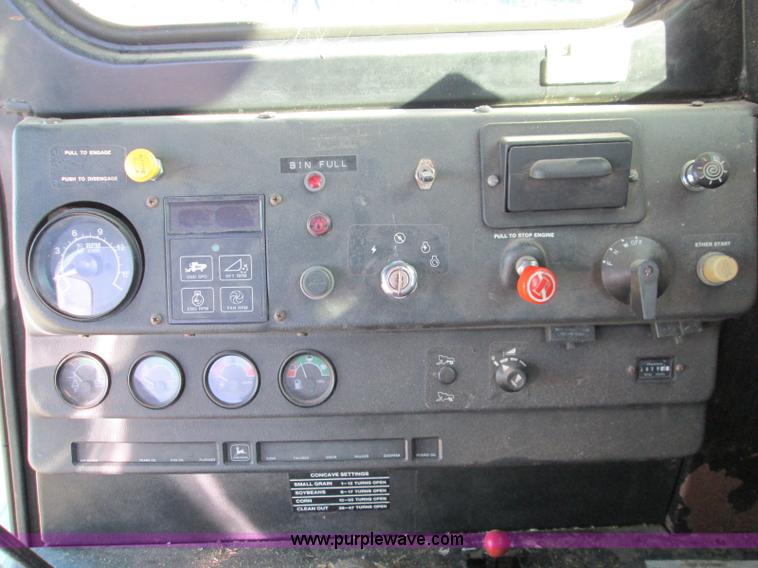 image for item H9425 1983 John Deere 8820 Turbo combine