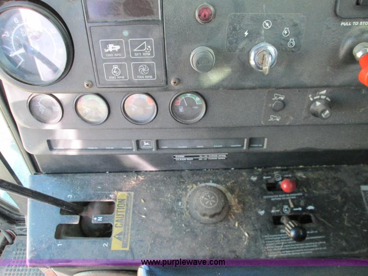 image for item H9425 1983 John Deere 8820 Turbo combine