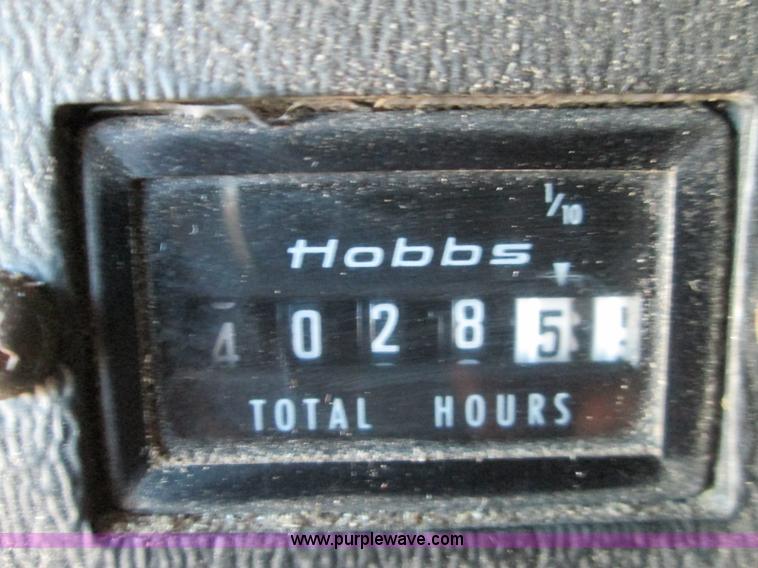 image for item H9425 1983 John Deere 8820 Turbo combine