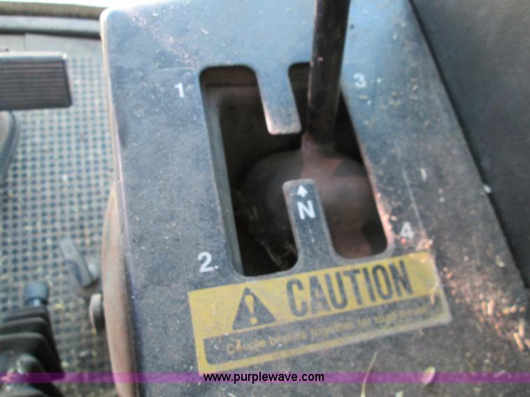 image for item H9425 1983 John Deere 8820 Turbo combine