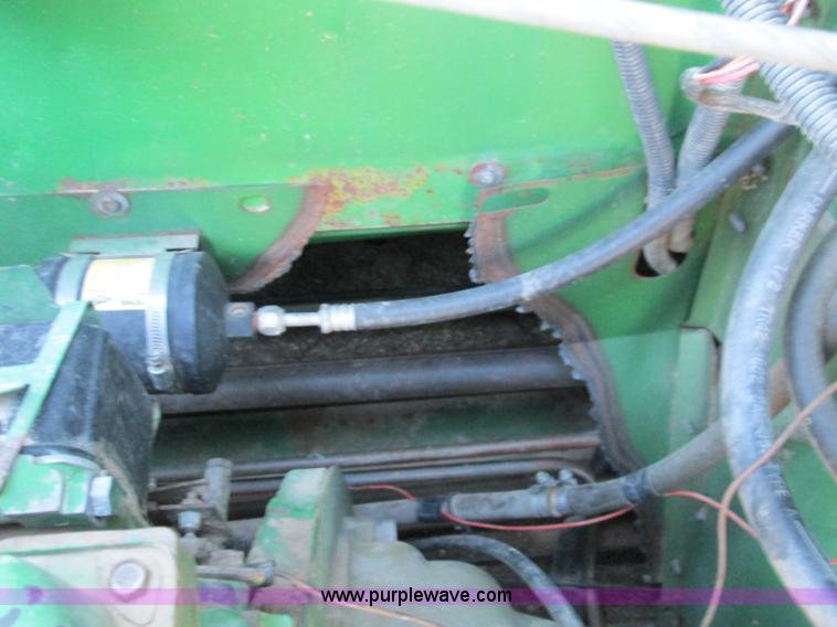 image for item H9425 1983 John Deere 8820 Turbo combine