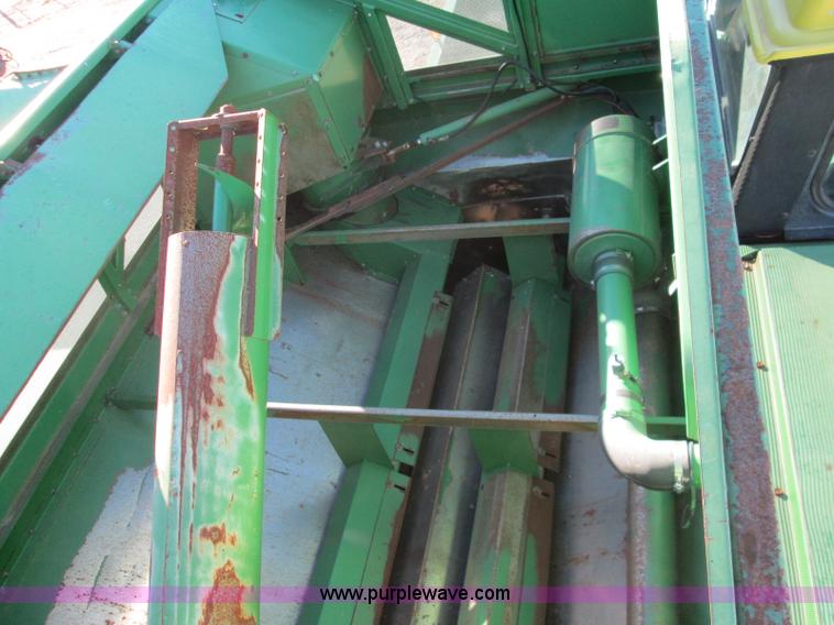 image for item H9425 1983 John Deere 8820 Turbo combine