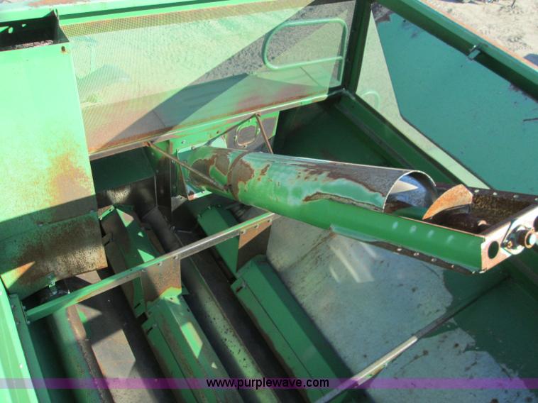 image for item H9425 1983 John Deere 8820 Turbo combine