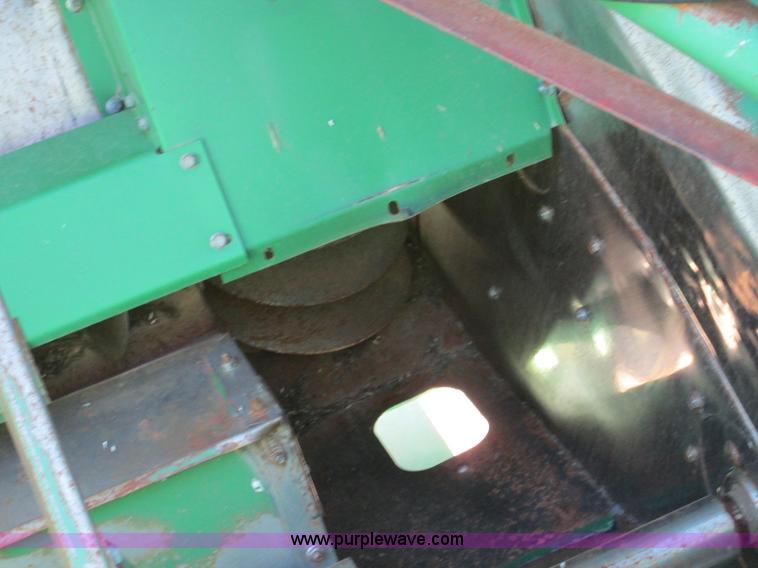 image for item H9425 1983 John Deere 8820 Turbo combine