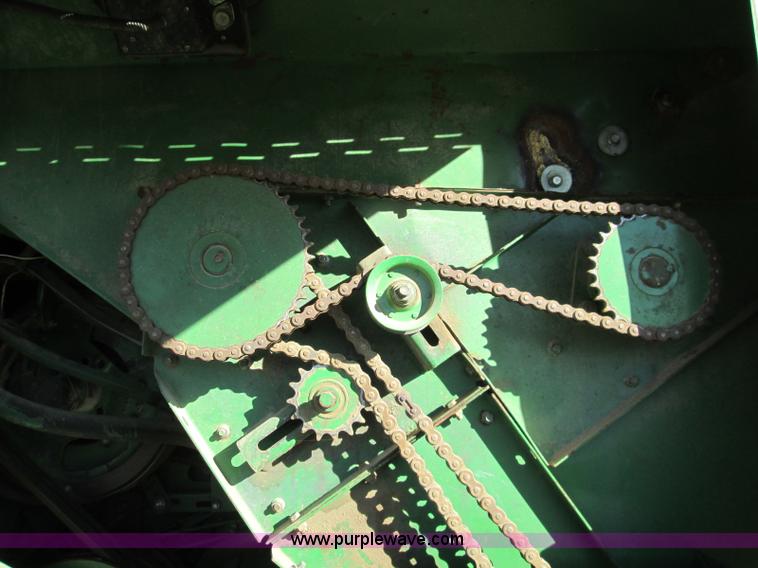 image for item H9425 1983 John Deere 8820 Turbo combine