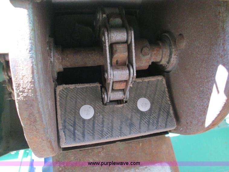 image for item H9425 1983 John Deere 8820 Turbo combine