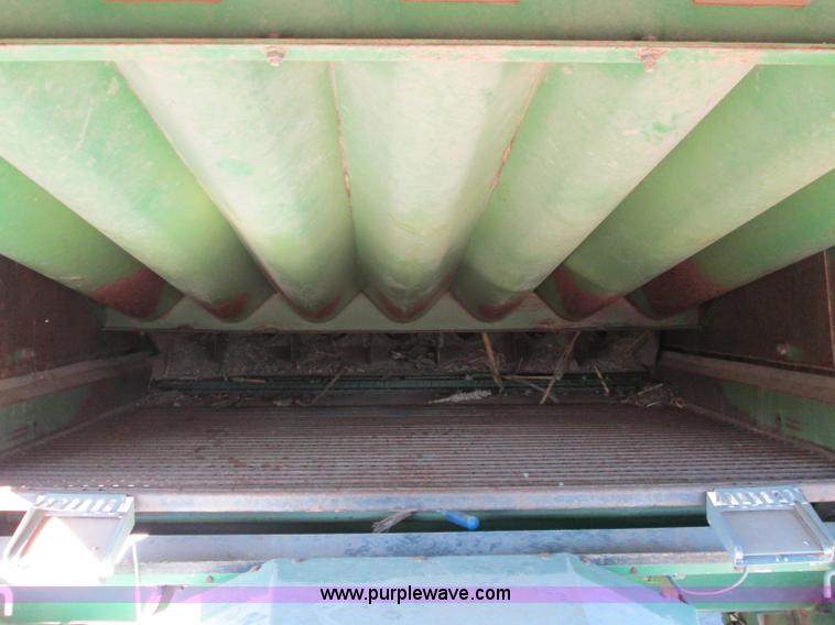 image for item H9425 1983 John Deere 8820 Turbo combine