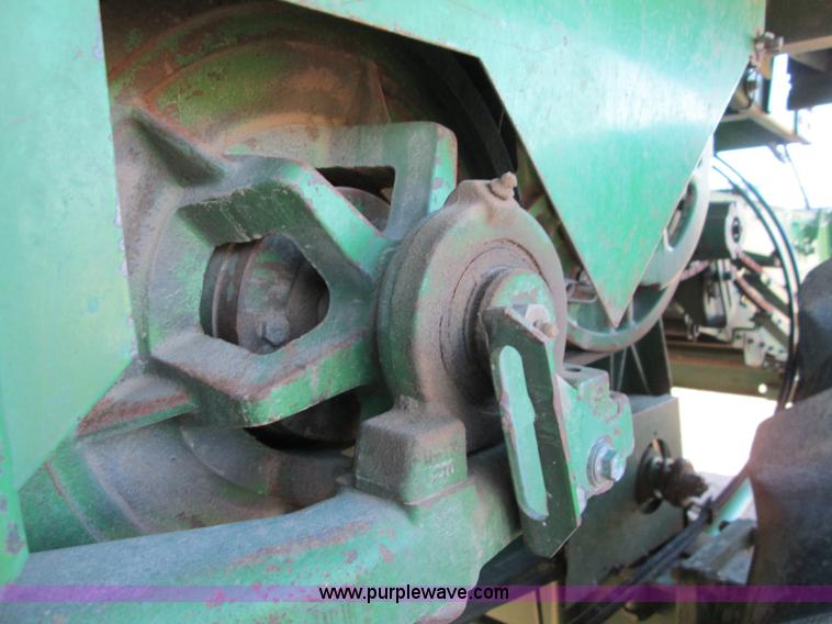 image for item H9425 1983 John Deere 8820 Turbo combine