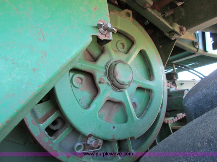 image for item H9425 1983 John Deere 8820 Turbo combine