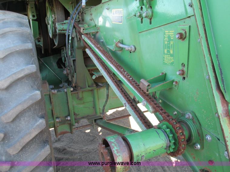 image for item H9425 1983 John Deere 8820 Turbo combine
