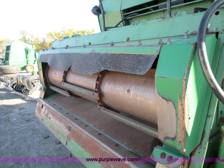 image for item H9425 1983 John Deere 8820 Turbo combine