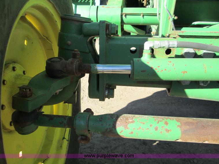 image for item H9425 1983 John Deere 8820 Turbo combine