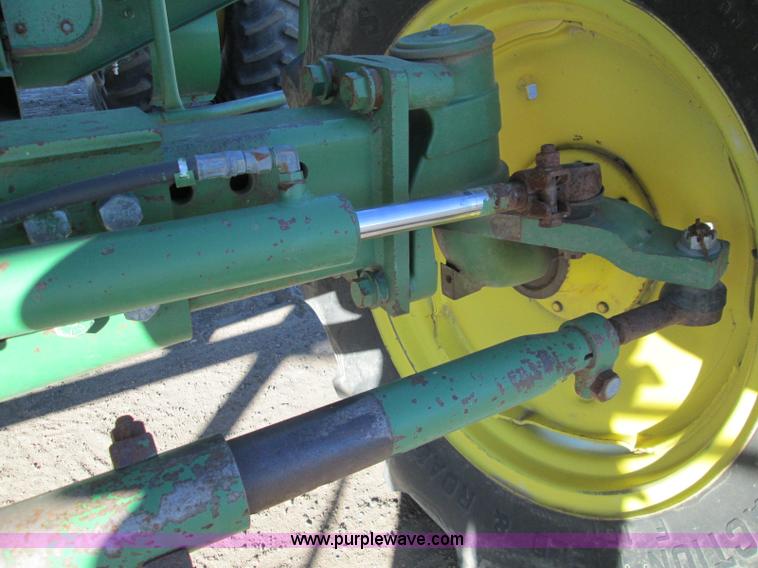 image for item H9425 1983 John Deere 8820 Turbo combine