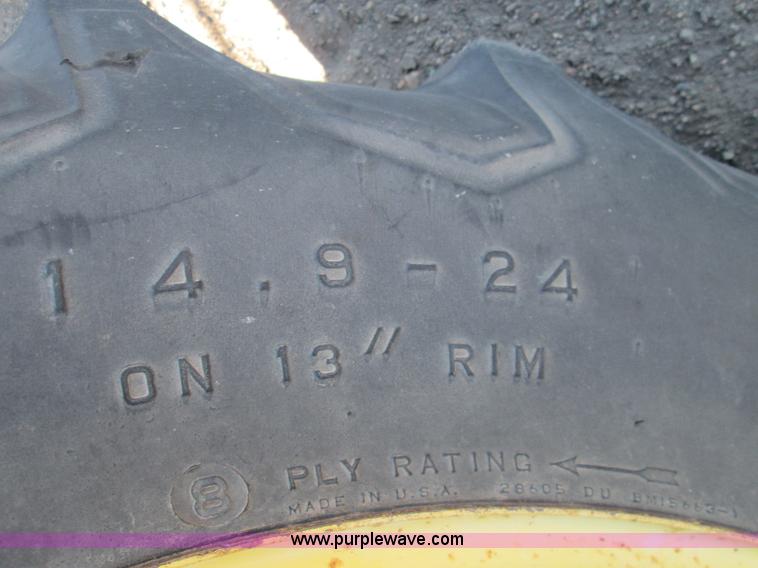 image for item H9425 1983 John Deere 8820 Turbo combine