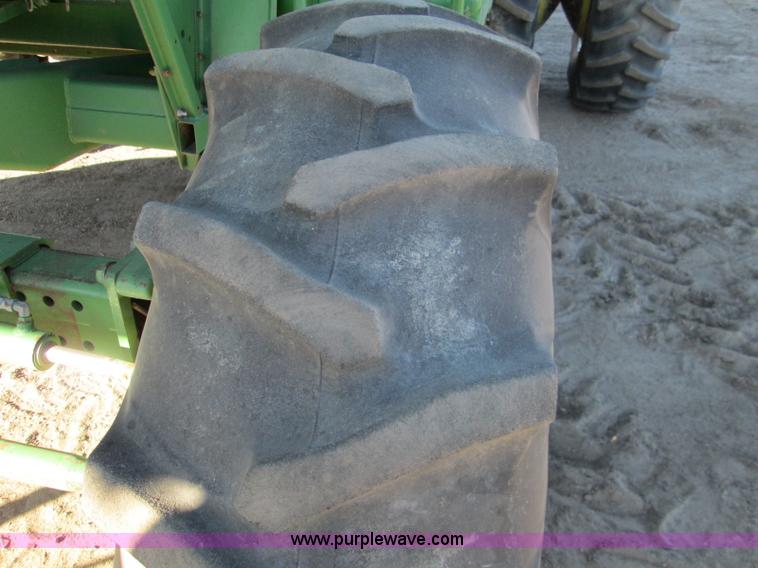 image for item H9425 1983 John Deere 8820 Turbo combine