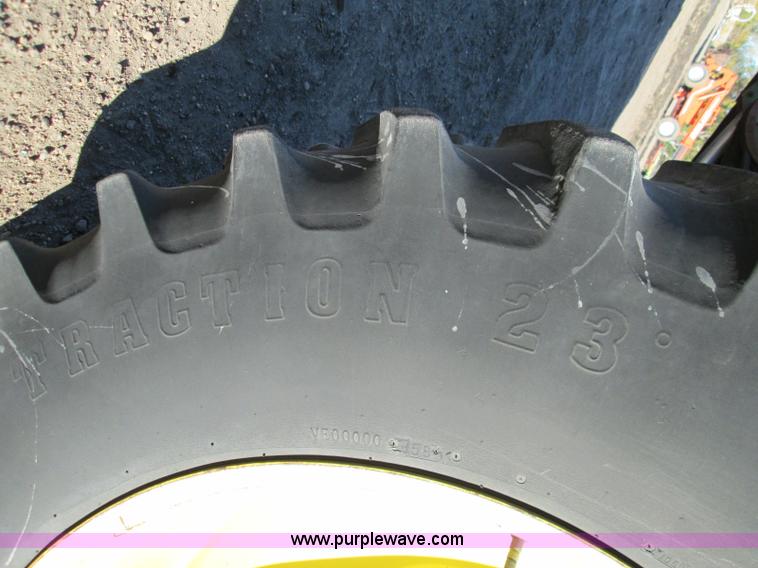 image for item H9425 1983 John Deere 8820 Turbo combine