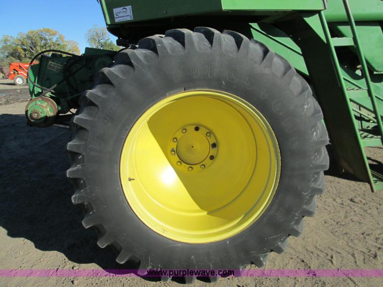 image for item H9425 1983 John Deere 8820 Turbo combine