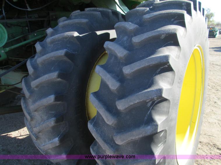 image for item H9425 1983 John Deere 8820 Turbo combine
