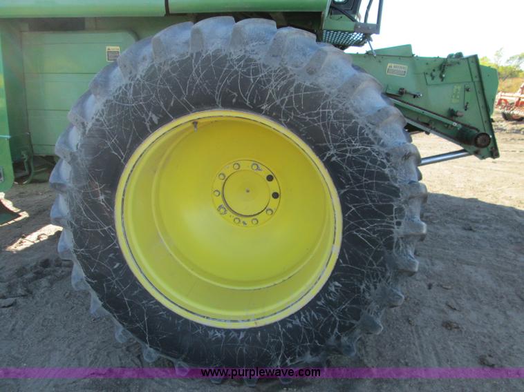image for item H9425 1983 John Deere 8820 Turbo combine