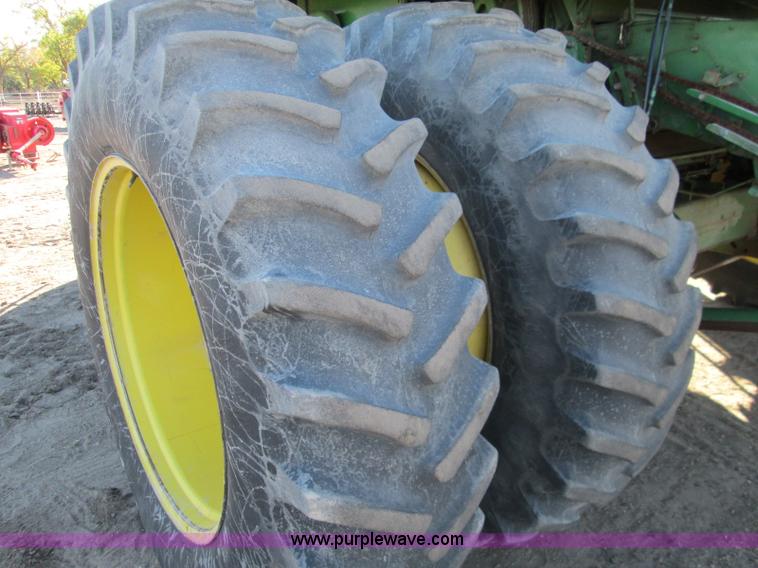 image for item H9425 1983 John Deere 8820 Turbo combine