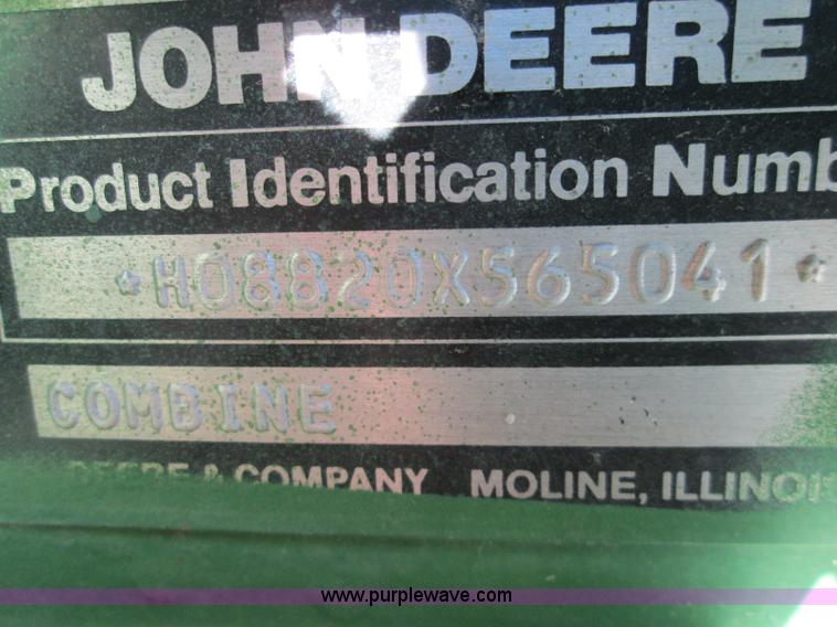 image for item H9425 1983 John Deere 8820 Turbo combine