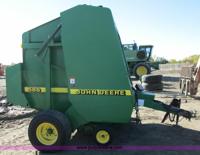 image for item H9426 1998 John Deere 566 round baler