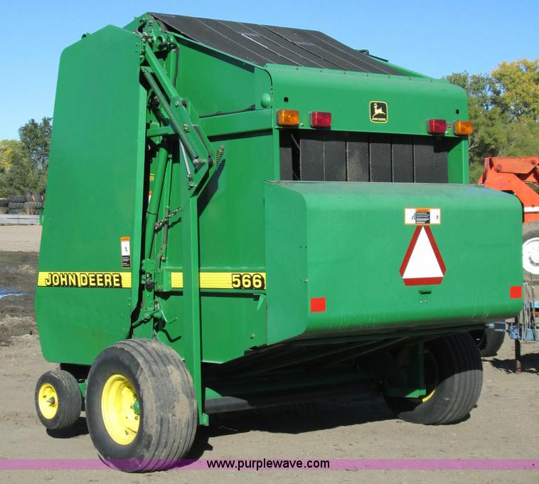 image for item H9426 1998 John Deere 566 round baler