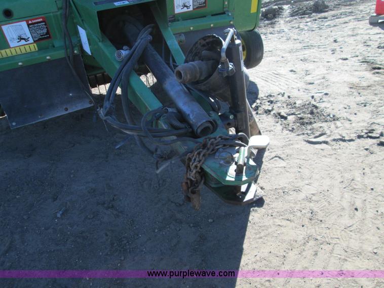 image for item H9426 1998 John Deere 566 round baler