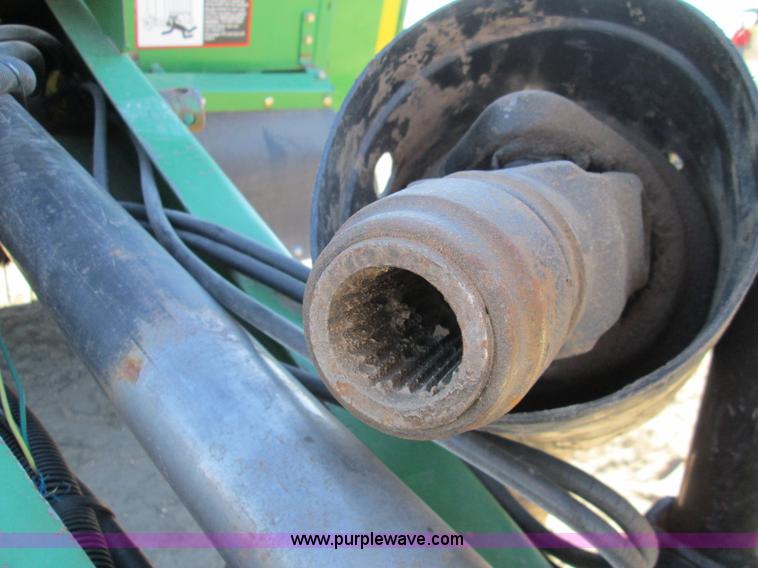 image for item H9426 1998 John Deere 566 round baler