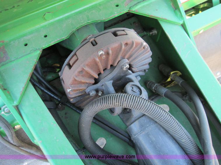 image for item H9426 1998 John Deere 566 round baler