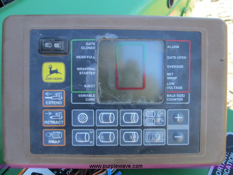 image for item H9426 1998 John Deere 566 round baler