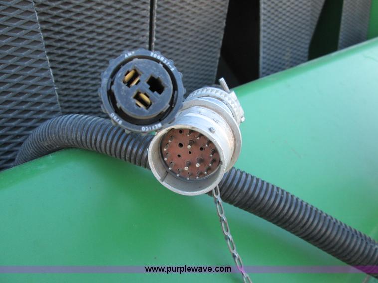 image for item H9426 1998 John Deere 566 round baler