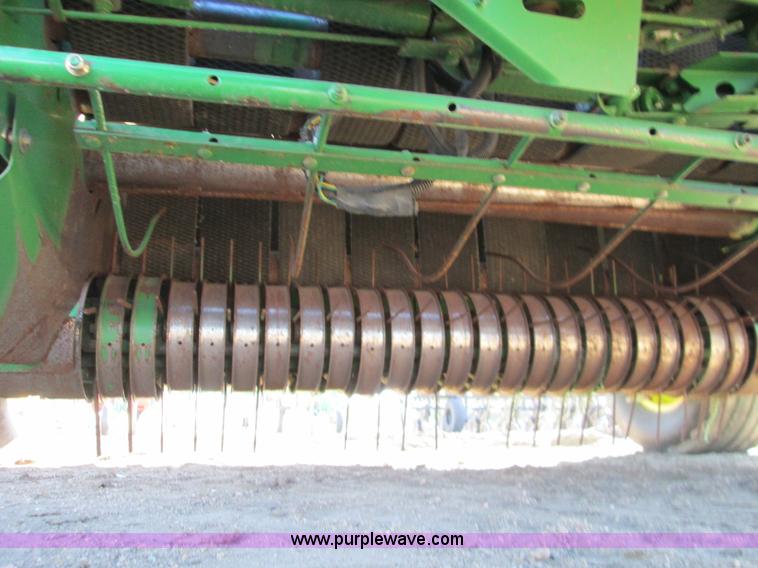 image for item H9426 1998 John Deere 566 round baler