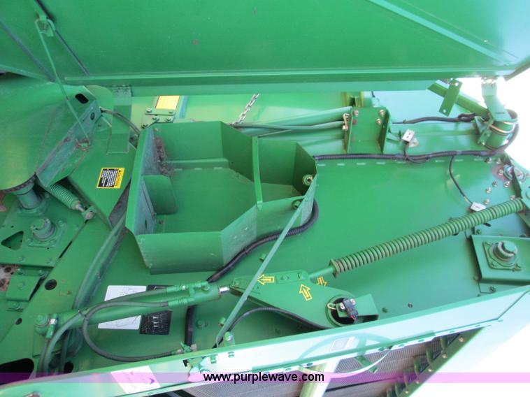 image for item H9426 1998 John Deere 566 round baler