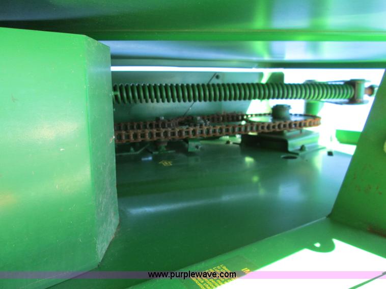 image for item H9426 1998 John Deere 566 round baler