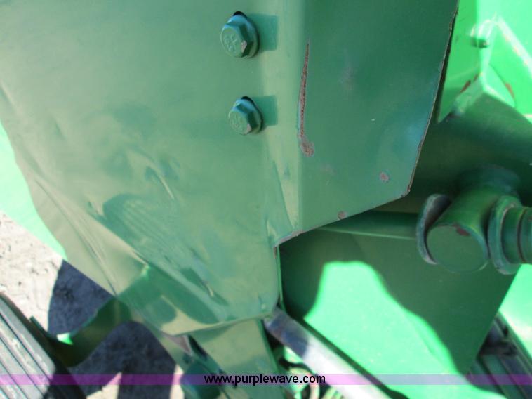 image for item H9426 1998 John Deere 566 round baler